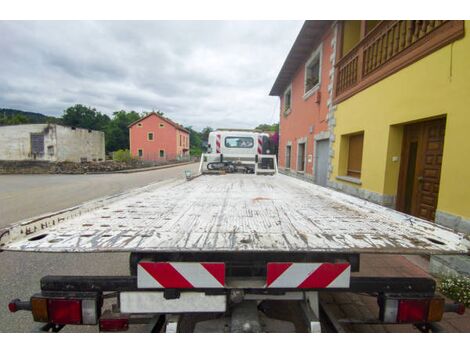 Reboque Plataforma na Rua João Santana Neto